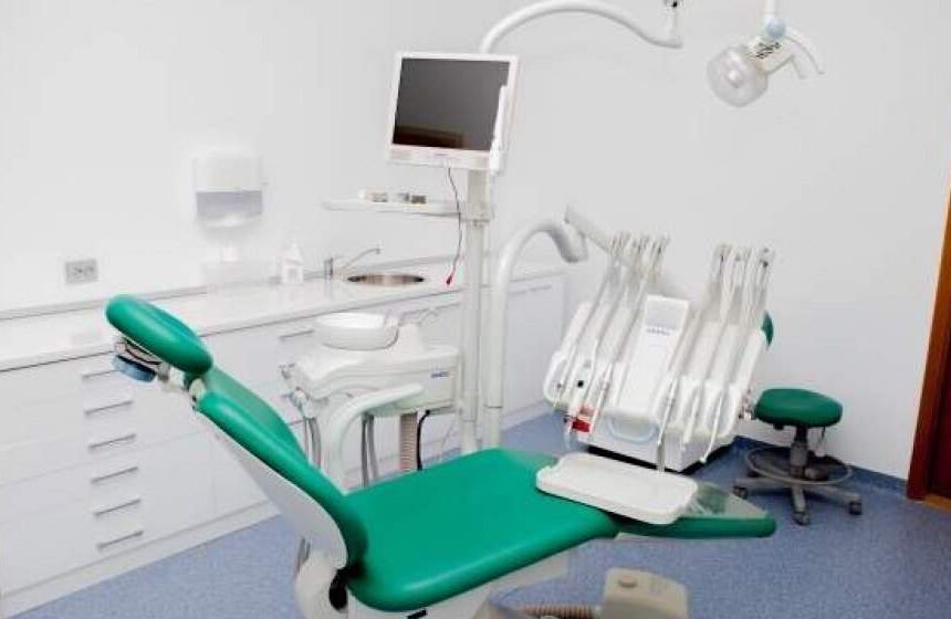 Decanul Facultății de Medicină Dentară din Iași: Avem stomatologi, dar deficitul de asistenți medicali e enorm